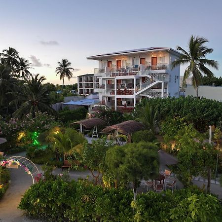 Reef Edge Thulusdhoo, Maldives Hotel Exterior photo