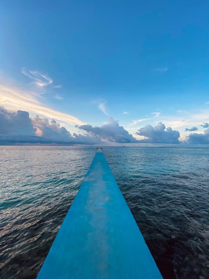 Reef Edge Thulusdhoo, Maldives Hotel Exterior photo