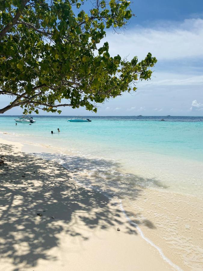 Reef Edge Thulusdhoo, Maldives Hotel Exterior photo