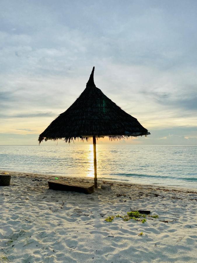 Reef Edge Thulusdhoo, Maldives Hotel Exterior photo