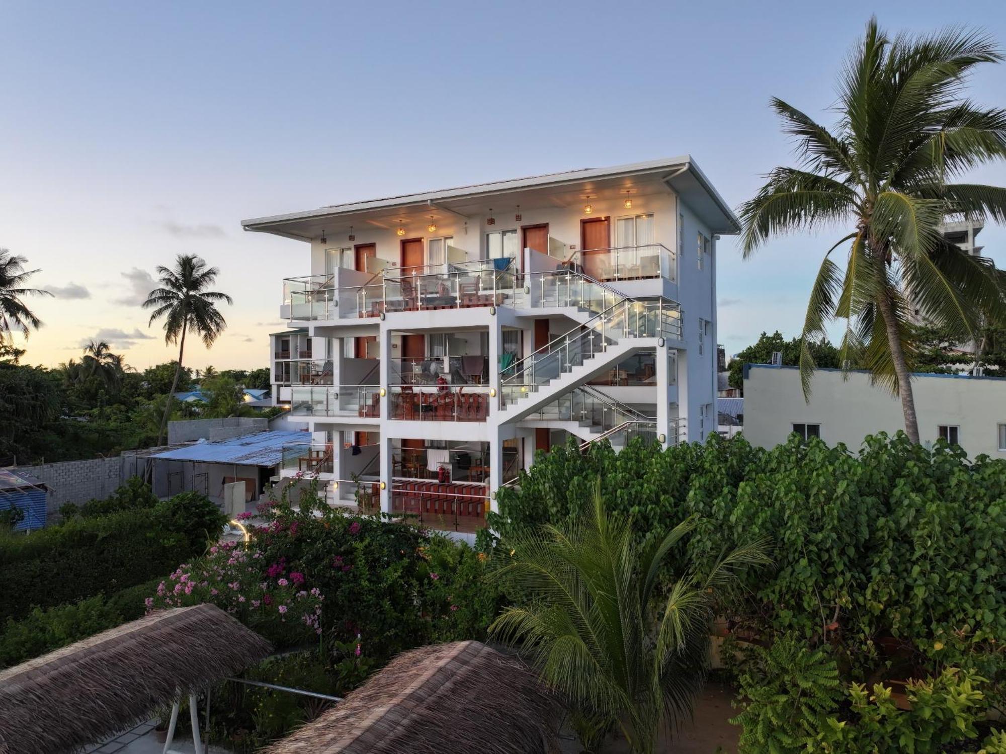 Reef Edge Thulusdhoo, Maldives Hotel Exterior photo