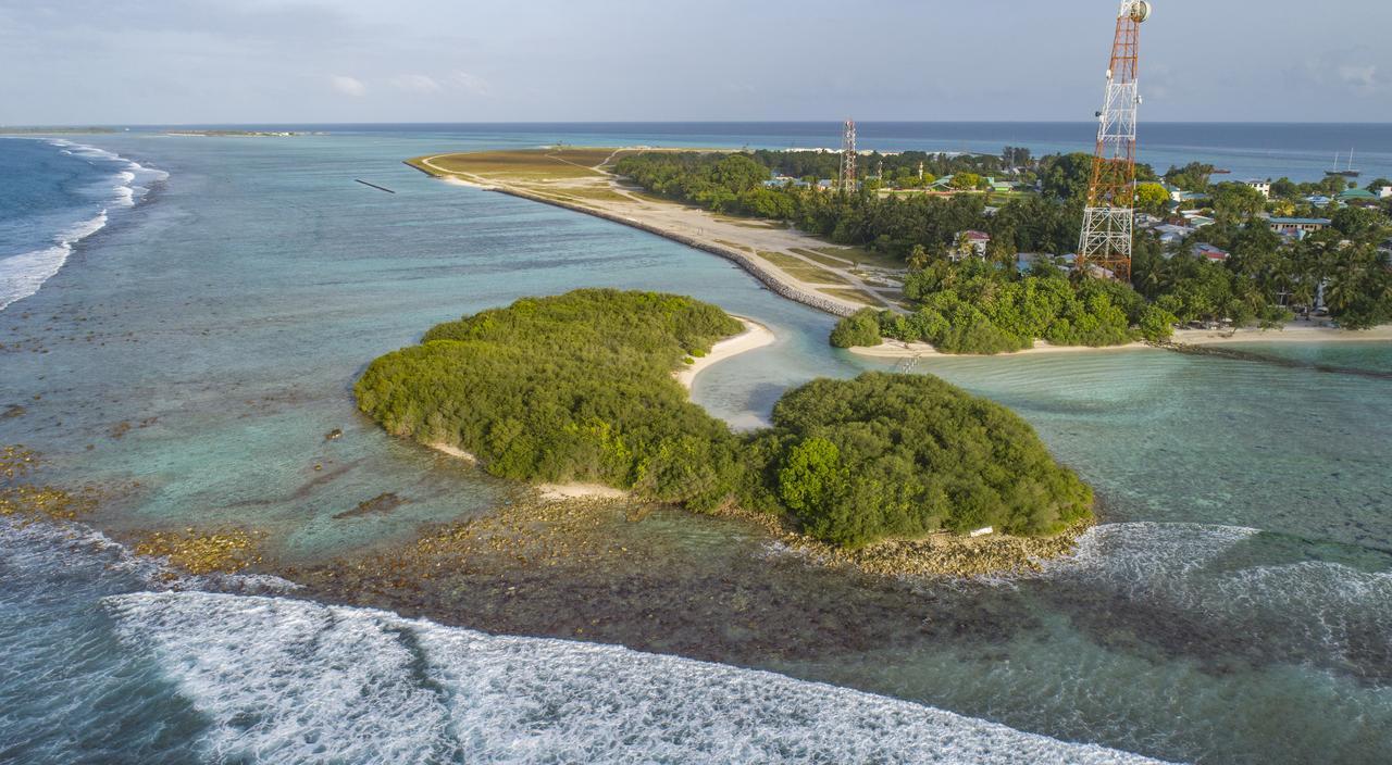 Reef Edge Thulusdhoo, Maldives Hotel Exterior photo