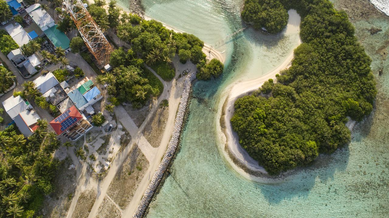 Reef Edge Thulusdhoo, Maldives Hotel Exterior photo